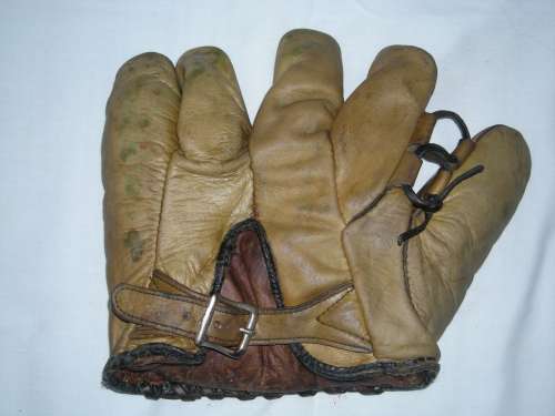 Bill Smith Hutch F915 Back